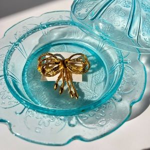 VINTAGE Gold Bow Brooch Pin Tack Retro
Fashion Jewelry Fashion Accessory 7315